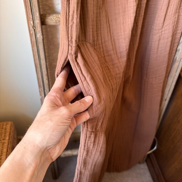 Old Navy Tie-Shoulder Cropped Crinkled Jumpsuit - Picture 3 of 9